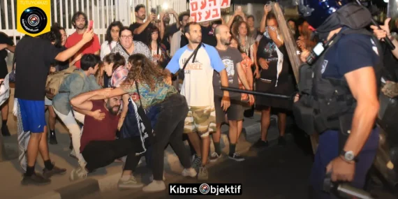 Güney Kıbrıs’ta polis göstericilere şiddet uyguladı…