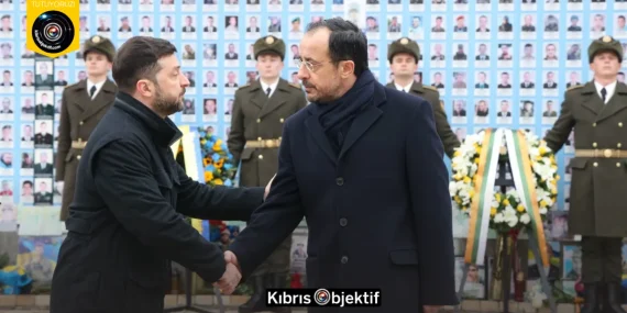 Hristodulidis, Kiev’de Zelenski ile bir araya geldi