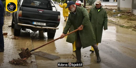 Gönyeli Alayköy Belediyesi ekiplerinin sel ve su taşkınlarına müdahalesi sürüyor