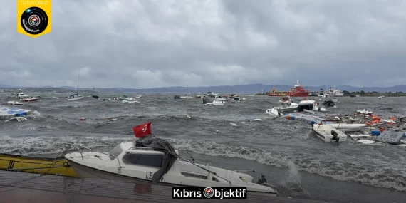 İstanbul ve İzmir’de fırtına: Deniz seferleri iptal edildi