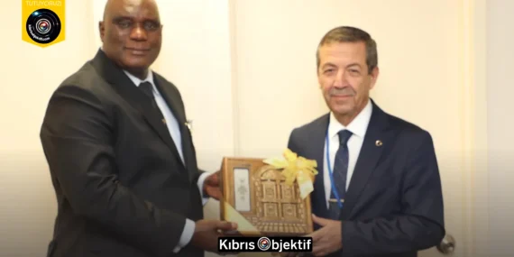 Dışişleri Bakanı Ertuğruloğlu, Gambiya Dışişleri Bakanı Njie ile bir araya geldi