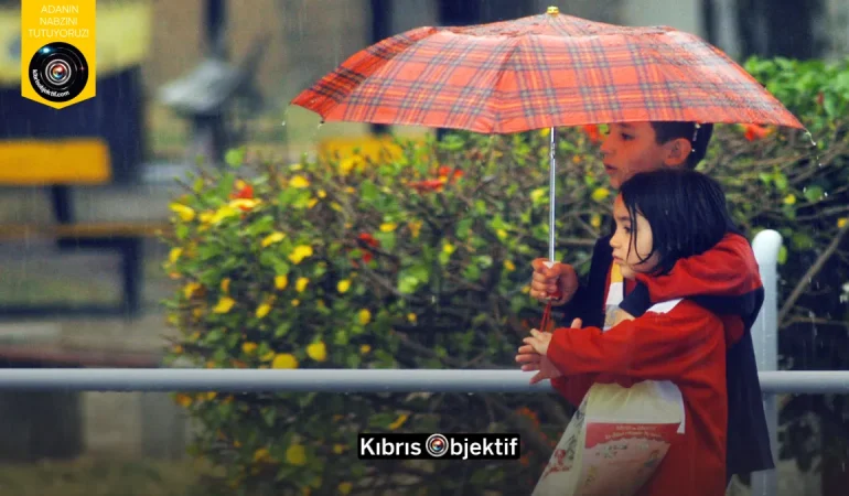 Yağışlar pazartesiye kadar sürecek, sıcaklık düşecek - Görsel Dizayn