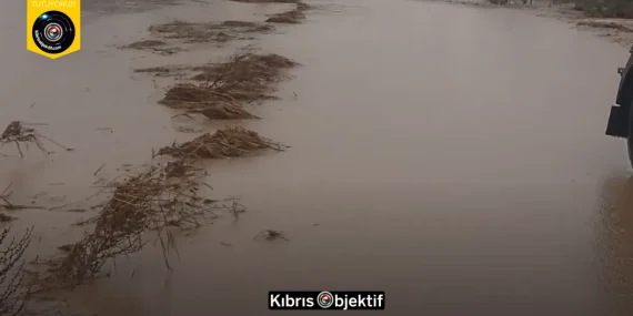 Yılmazköy ile Kılıçaslan arasındaki dere taştı, yol trafiğe kapatıldı