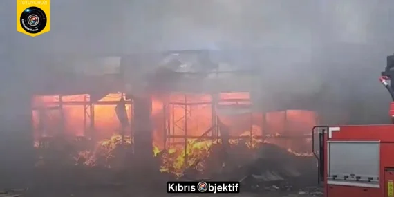 ALAYKÖY SANAYİ BÖLGESİ’NDE BİR DEPODA YANGIN ÇIKTISÖNDÜRME ÇALIŞMALARI SÜRÜYOR