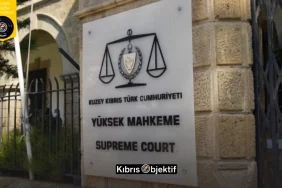 YÜKSEK MAHKEMEMERYEM GEZİCİ ALEYHİNE MAHKEME AVLUSUNDA BAĞIRMAK UYGUNSUZ TAVIR VE HAREKET SUÇLAMASIYLA DAVA GETİRİLDİ - Görsel Dizayn