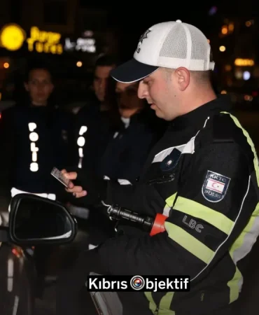 Polisten üç ilçede eş zamanlı asayiş ve trafik denetimi - Görsel Dizayn